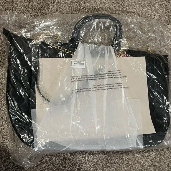 BIN047. NWT Badgley Mischka Gilda Paris Large Quilted Tote Black - Picture 6 of 7